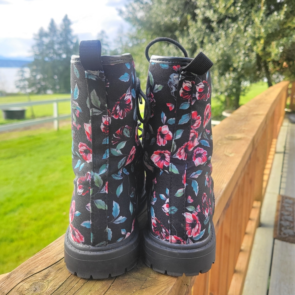 Hot Topic Skull Floral Lace-Up Women's Combat Boots - Picture 6 of 7